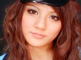 Japanese slut gives raunchy handjob pleasures in Tokyo